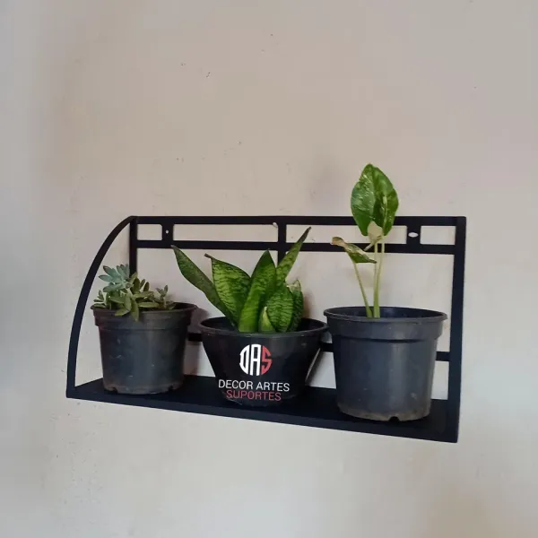 Prateleira multiuso estilo moderno.  