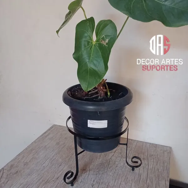 Suporte de chão p/ vaso de planta.
