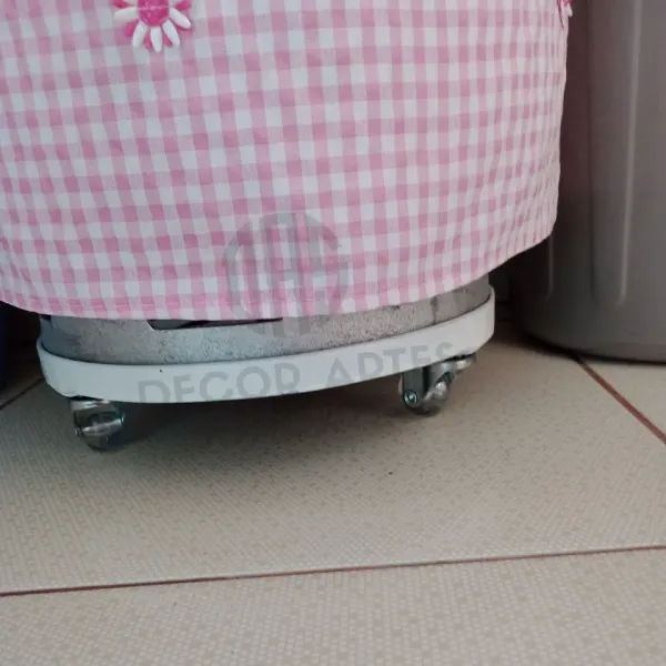 Suporte para botijão de gás com rodinhas de silicone