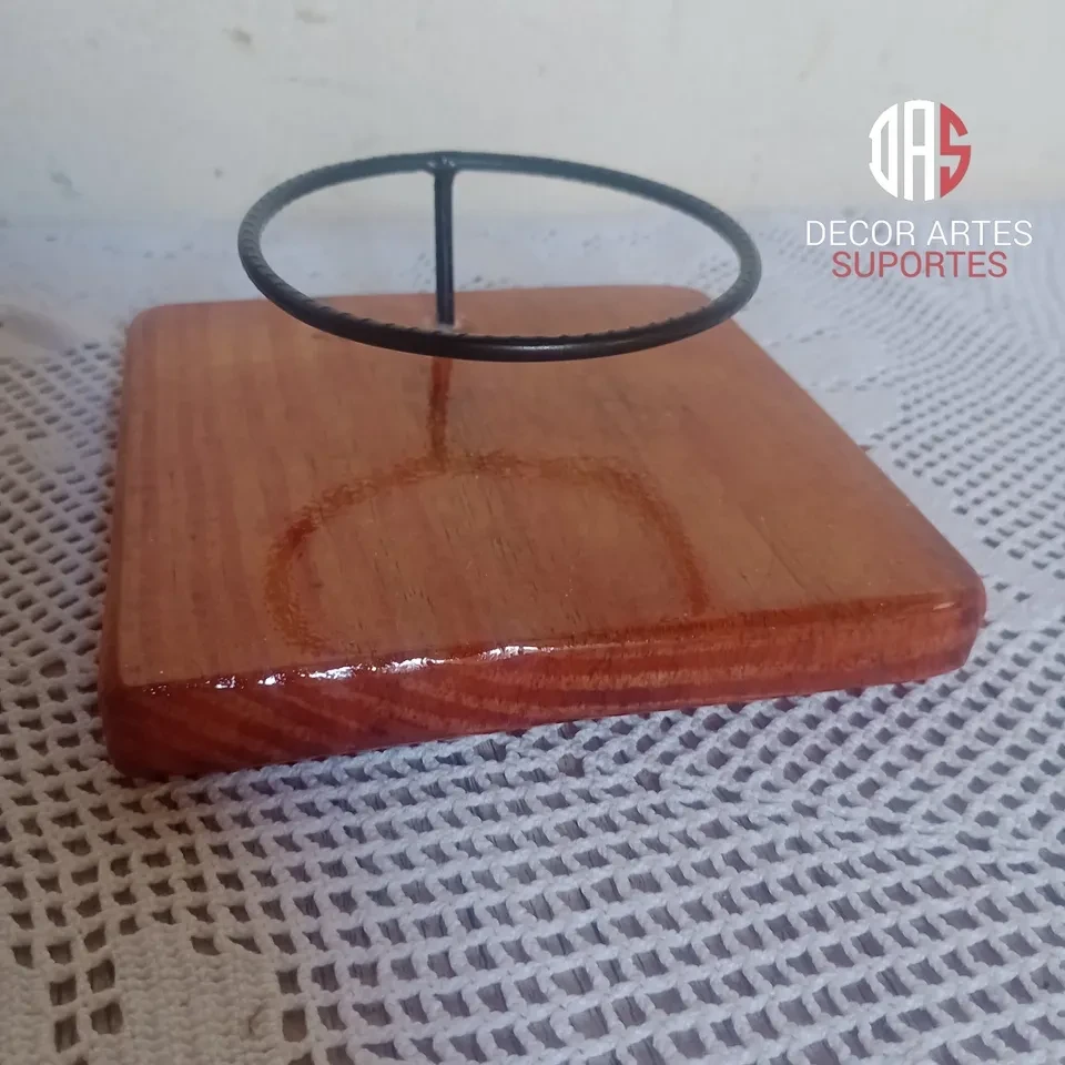 Suporte p/ kokedama com base de madeira . - 2