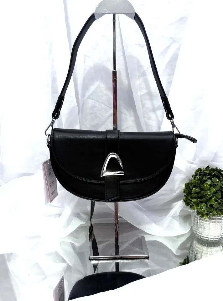 BOLSA BAGUETE COM FIVELA PRATA ESTRUTURADA PRETA - BOL 182 - 1