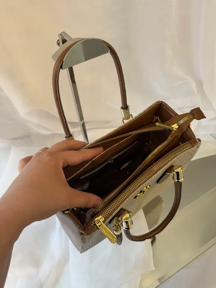 BOLSA CAPODARTE BAU ESTRUTURADA MONOGRAMA - BRL 116 - 2