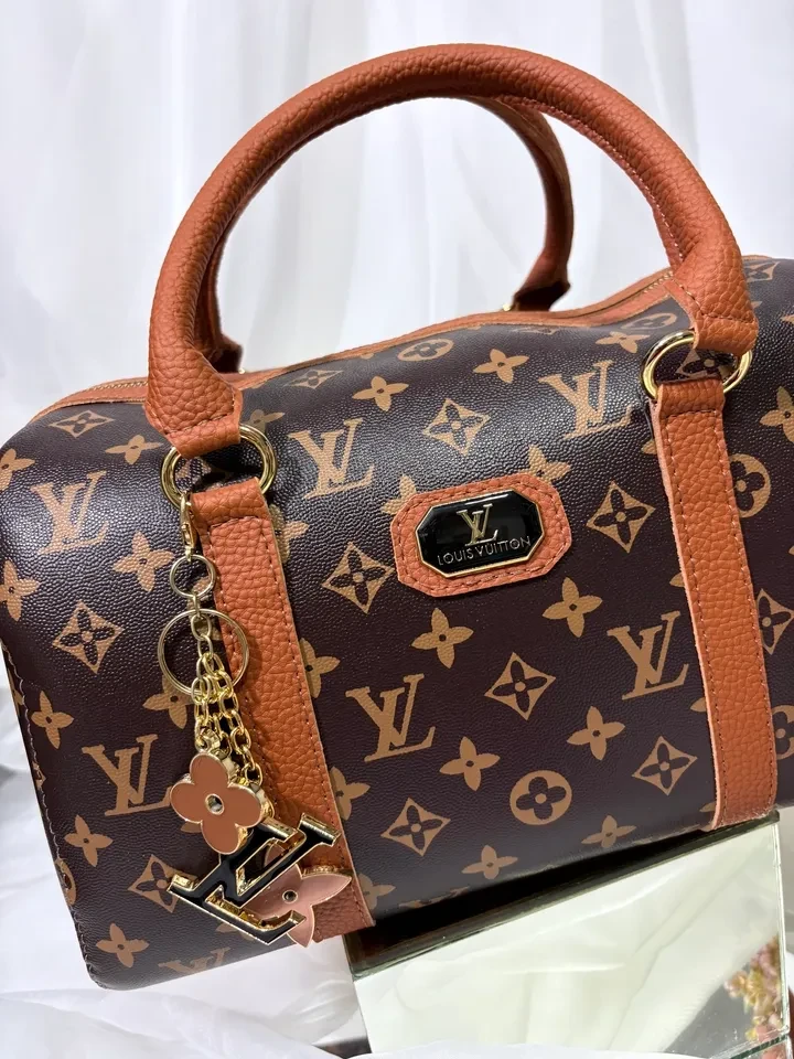 BOLSA BAU DOCTOR MÉDIO ESTRUTURADO LOUIS VUITTON ALCA MAO - BRL 150 - 4