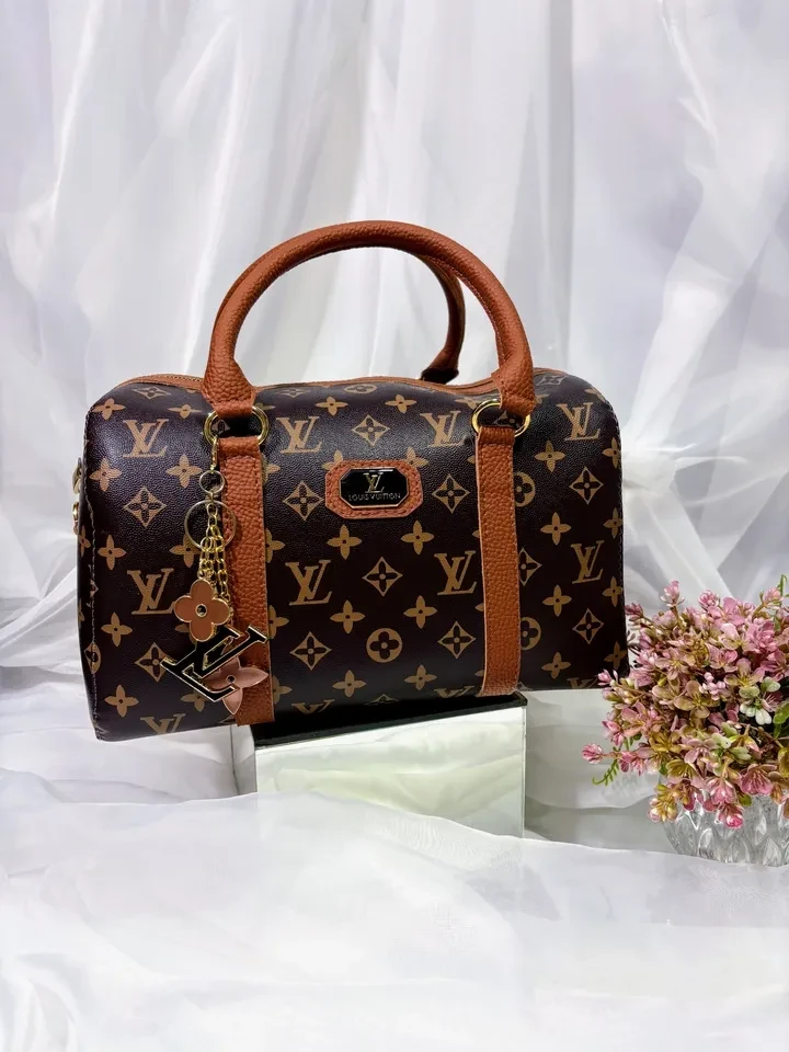 BOLSA BAU DOCTOR MÉDIO ESTRUTURADO LOUIS VUITTON ALCA MAO - BRL 150 - 2