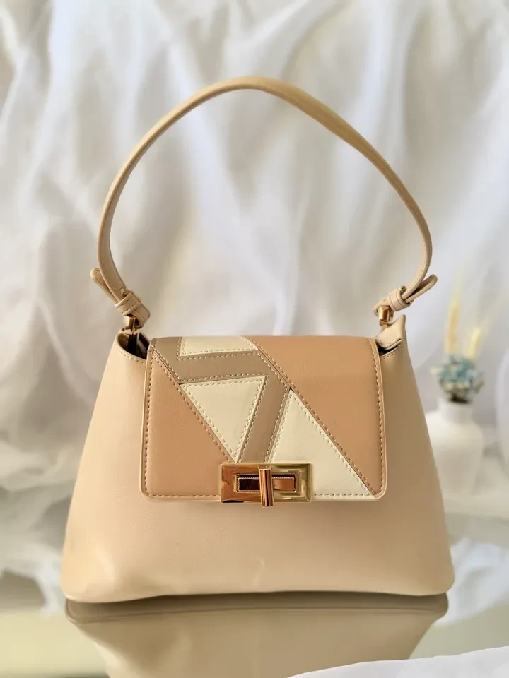 BOLSA MÉDIA BEGE ESTRUTURADA DETALHE FRONTAL NUDE COM OFF FECHO EM DOURADO - 2