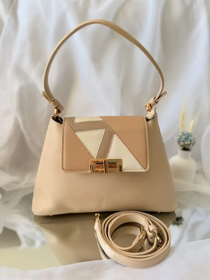 BOLSA MÉDIA BEGE ESTRUTURADA DETALHE FRONTAL NUDE COM OFF FECHO EM DOURADO - 3