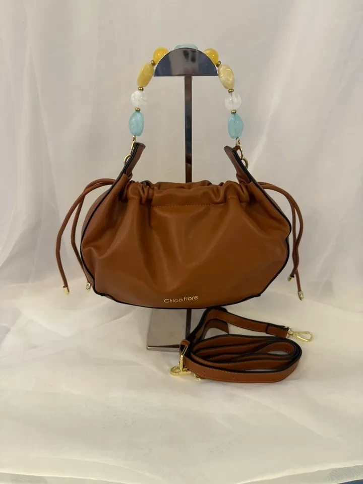 BOLSA MÉDIA MARROM DETALHE EM PEDRAS COLORIDAS - 2