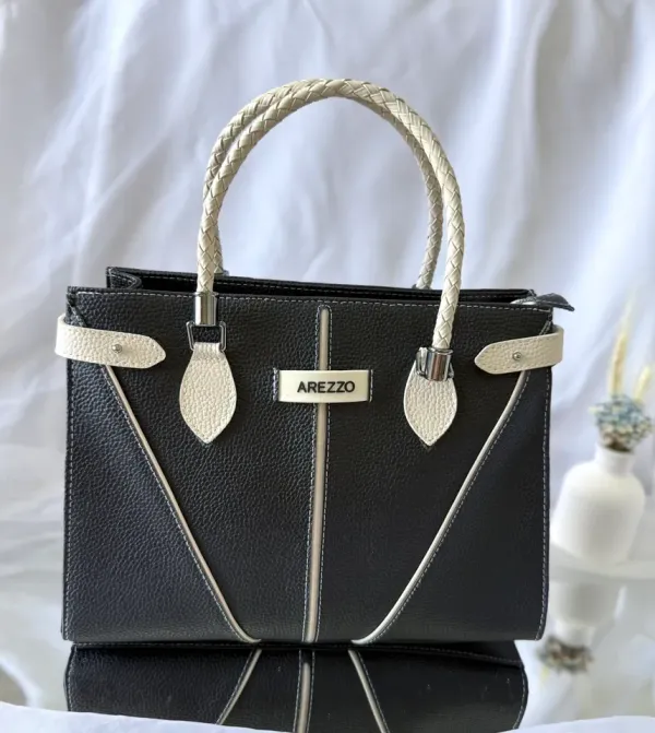 BOLSA GRANDE PRETA COM OFF WHITE AREZZO - BRL 086