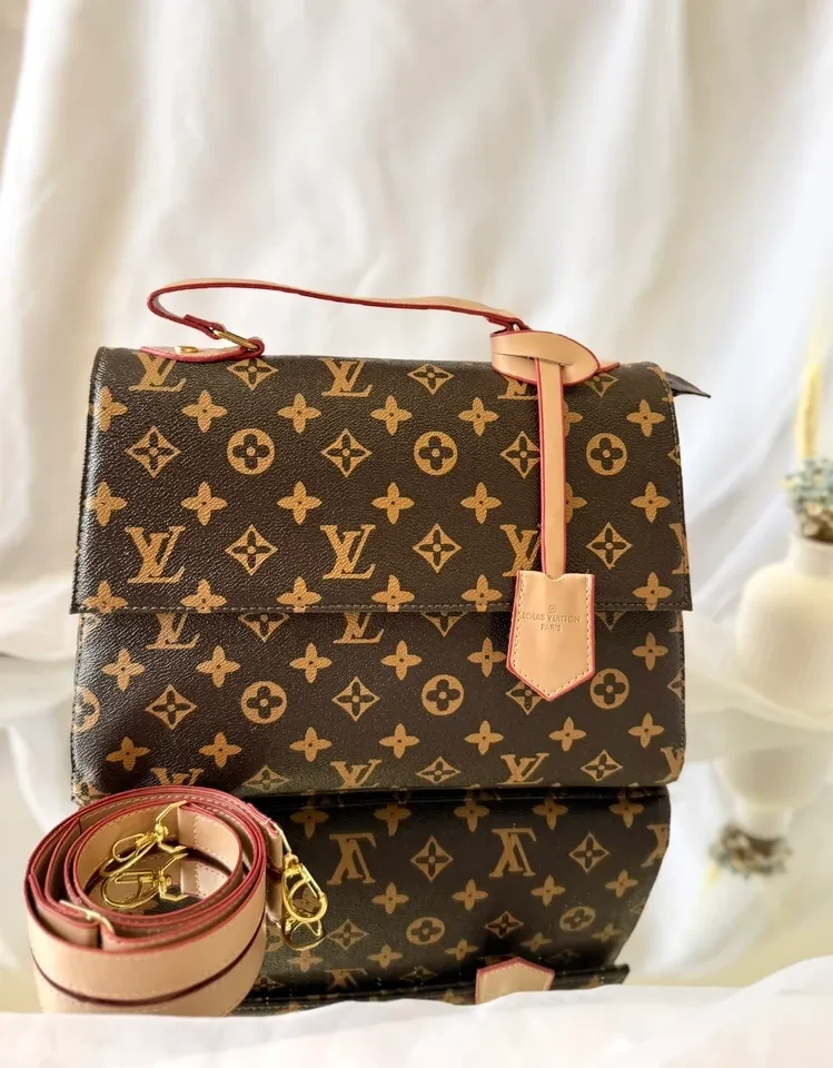 BOLSA MÉDIA MARROM COM BEGE ESTRUTURADA LOUIS VUITTON - BRL 135 - 2