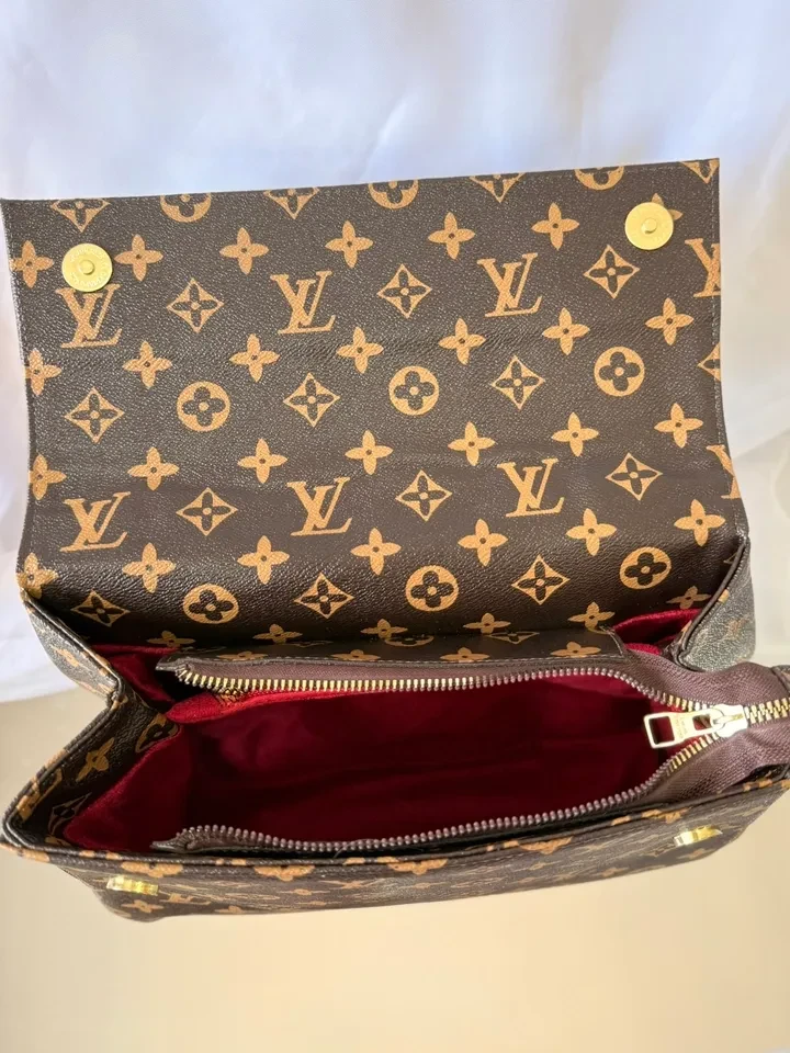 BOLSA MÉDIA MARROM COM BEGE ESTRUTURADA LOUIS VUITTON - BRL 135 - 3