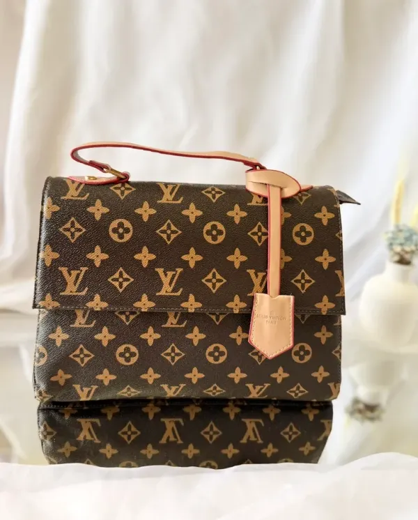 BOLSA MÉDIA MARROM COM BEGE ESTRUTURADA LOUIS VUITTON - BRL 135
