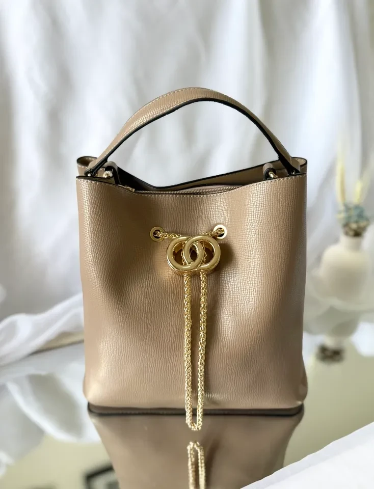 BOLSA SACO MÉDIA NUDE DETALHE FECHO DOURADO COM CORRENTE - BOL 203  - 1