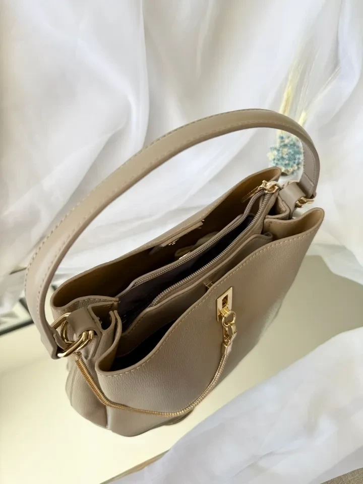 BOLSA MÉDIA CÁQUI DETALHE FRONTAL CORRENTE DOURADA - BOL 200 - 4