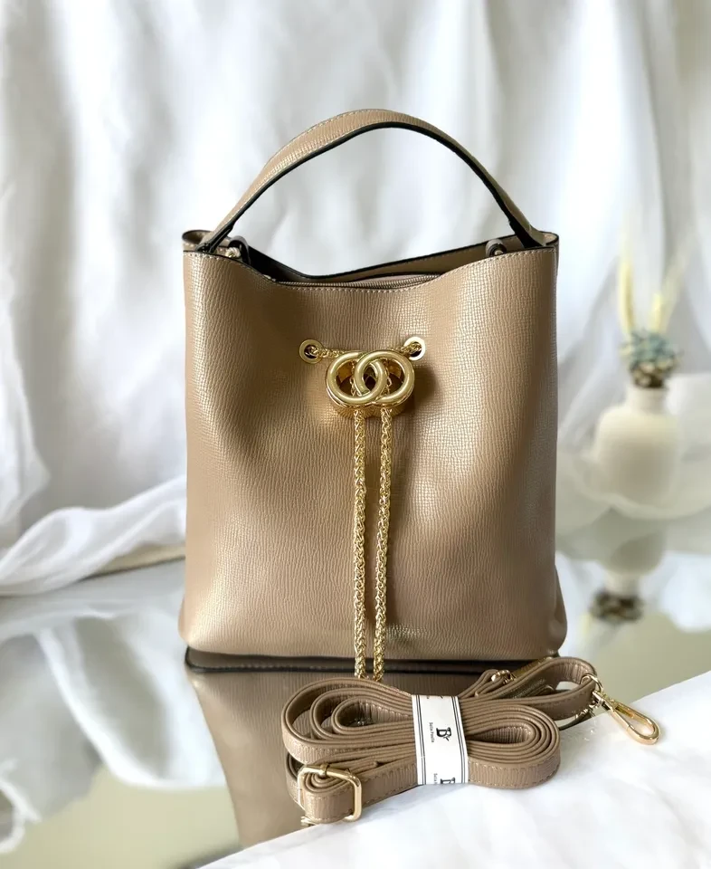 BOLSA SACO MÉDIA NUDE DETALHE FECHO DOURADO COM CORRENTE - BOL 203  - 2