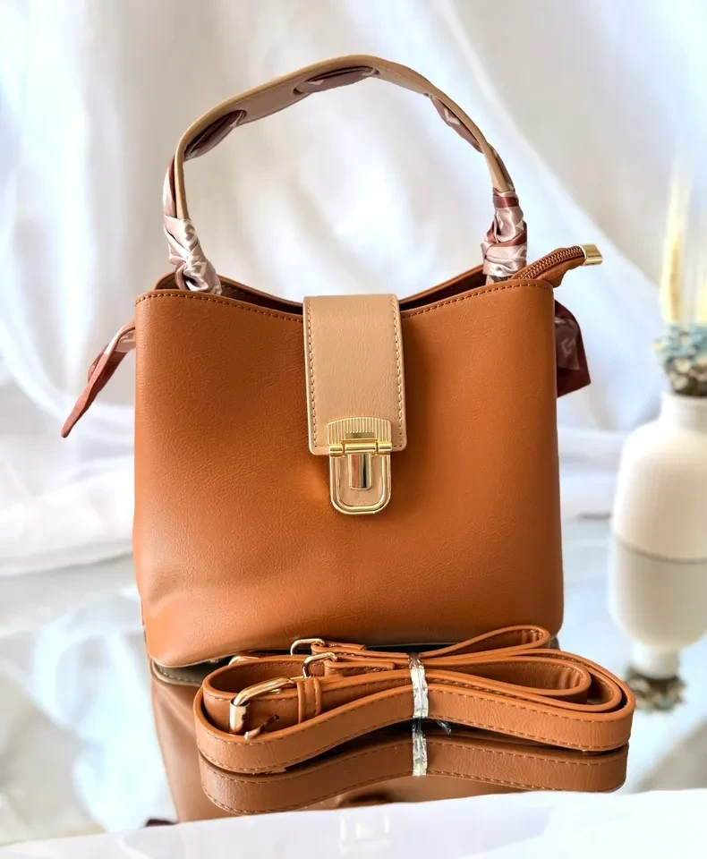 BOLSA MÉDIA CARAMELO COM BEGE DETALHE ALÇA COM LENÇO - BOL 235 - 3