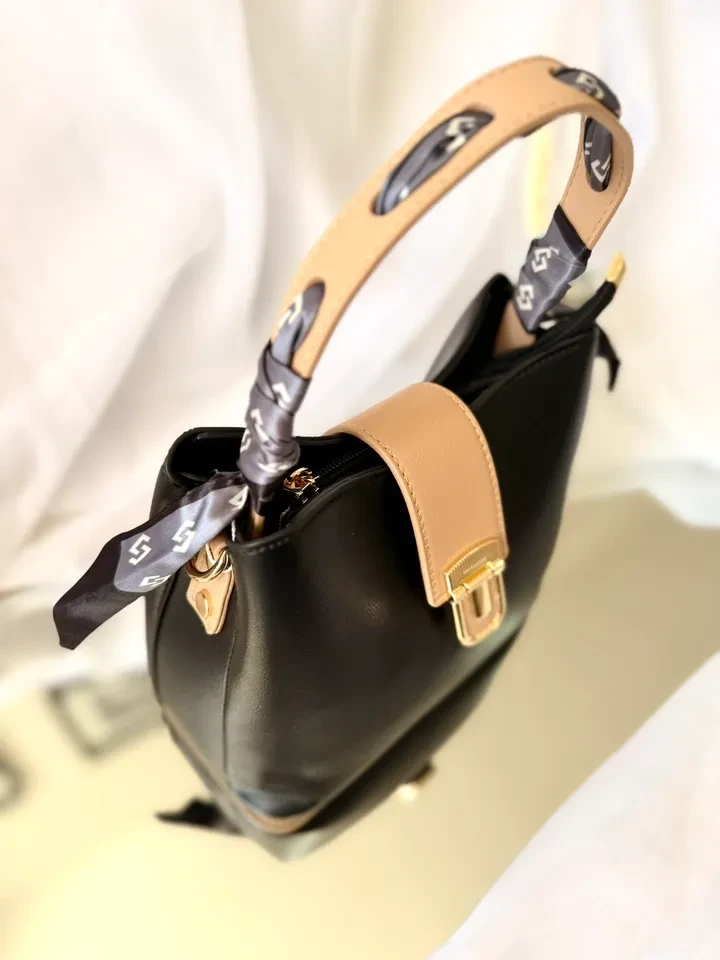 BOLSA MÉDIA PRETA COM BEGE DETALHE ALÇA COM LENÇO - BOL 235 - 3