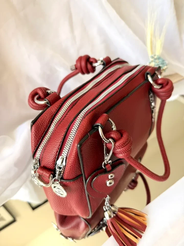 BOLSA MÉDIA VERMELHA DETALHE NA ALÇA ACOMPANHA CHAVEIRO DE CORAÇÃO - BOL 221 - 3