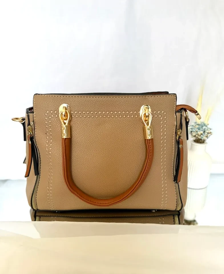 BOLSA MÉDIA BEGE COM DETALHES EM CARAMELO ACOMPANHA CARTEIRA - BOL 222 - 1