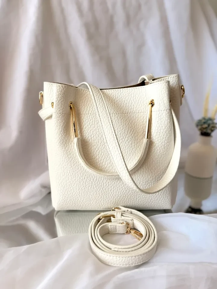 BOLSA MÉDIA BRANCA DETALHE NA ALÇA  - BOL 188 - 2