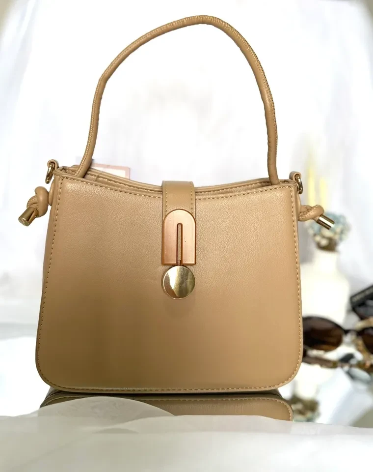 BOLSA MÉDIA BEGE ESTRUTURADA DETALHE FRONTAL - BOL 194 - 1
