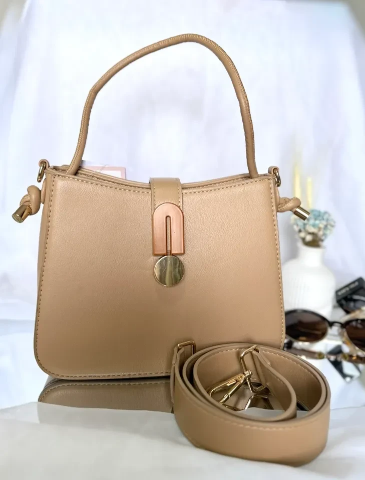 BOLSA MÉDIA BEGE ESTRUTURADA DETALHE FRONTAL - BOL 194 - 2