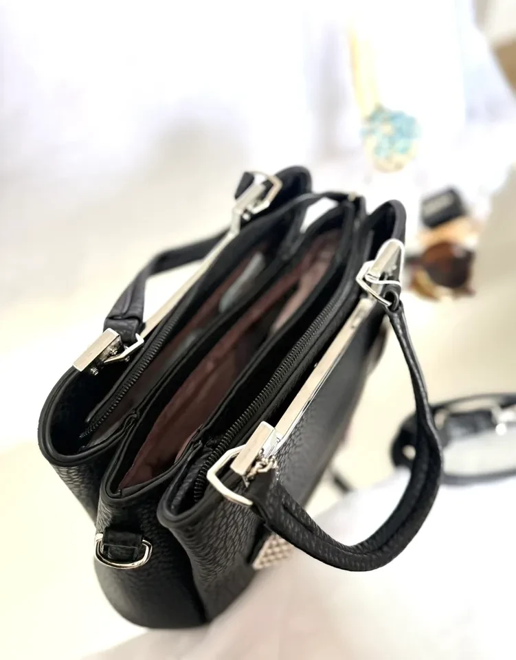 BOLSA MÉDIA PRETA COM DETALHES PRATA - BOL 217 - 3