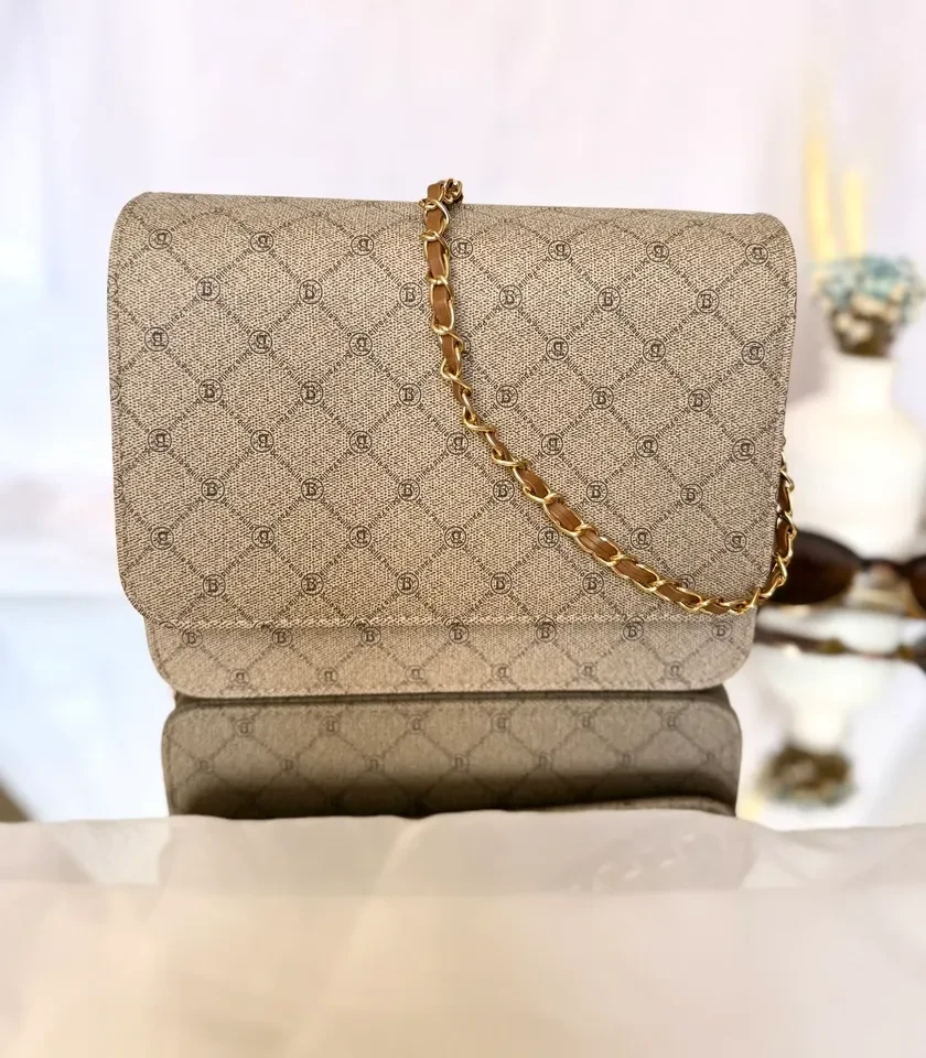 BOLSA PEQUENA BEGE DETALHE ALÇA EM CORRENTE - BOL 214 - 1