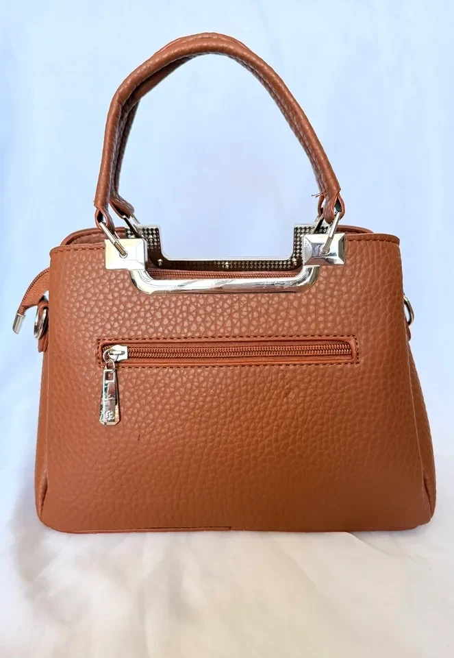 BOLSA MÉDIA CARAMELO COM DETALHES PRATA - BOL 217 - 3