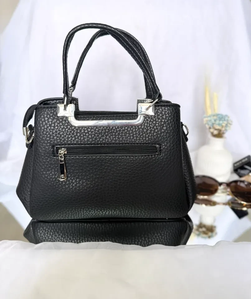 BOLSA MÉDIA PRETA COM DETALHES PRATA - BOL 217 - 2