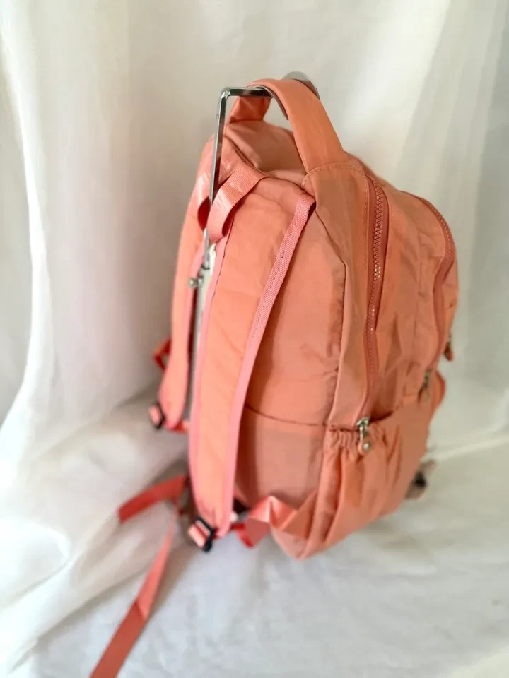 MOCHILA KIPLING IMPERMEAVEL ROSA COM CHAVEIRO  - BRL 112 - 2