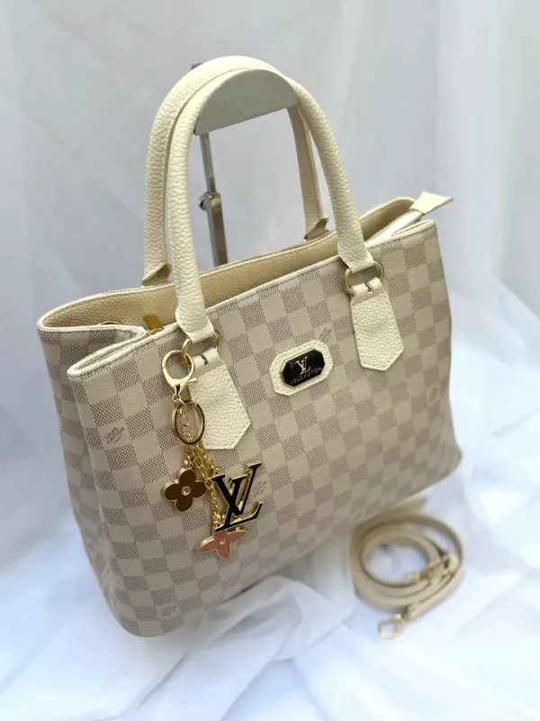 BOLSA MÉDIA OFF WHITE LOUIS VUITTON - BRL 109