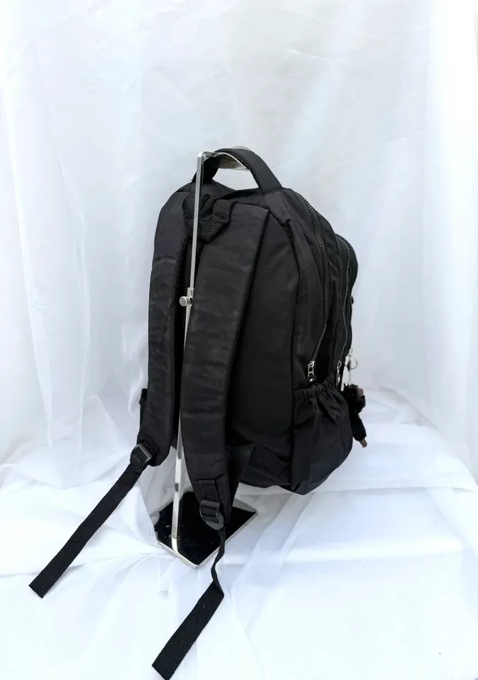 MOCHILA KIPLING IMPERMEAVEL PRETA COM CHAVEIRO  - BRL 112 - 2