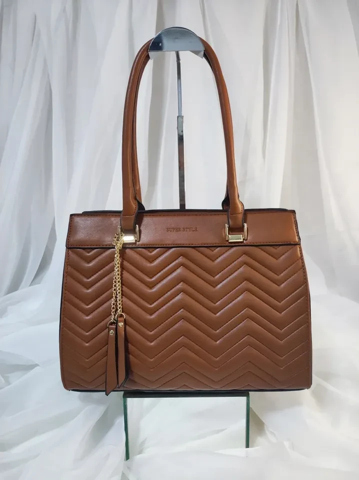 BOLSA MÉDIA CARAMELO DETALHE EM CORRENTE - SSL 005 - 1