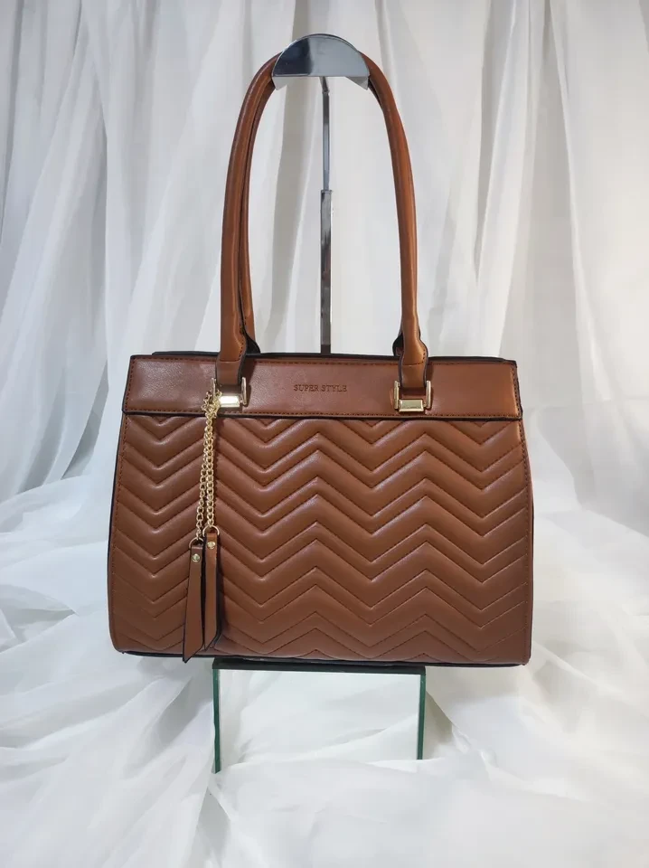 BOLSA MÉDIA CARAMELO DETALHE EM CORRENTE - SSL 005 - 2