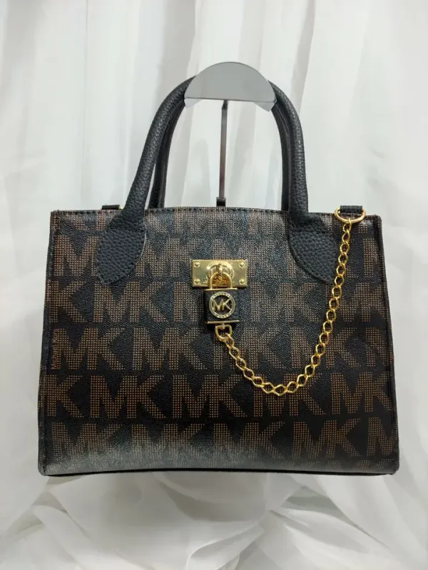 BOLSA MÉDIA MARROM MK DETALHE EM CORRENTE - BRL 014