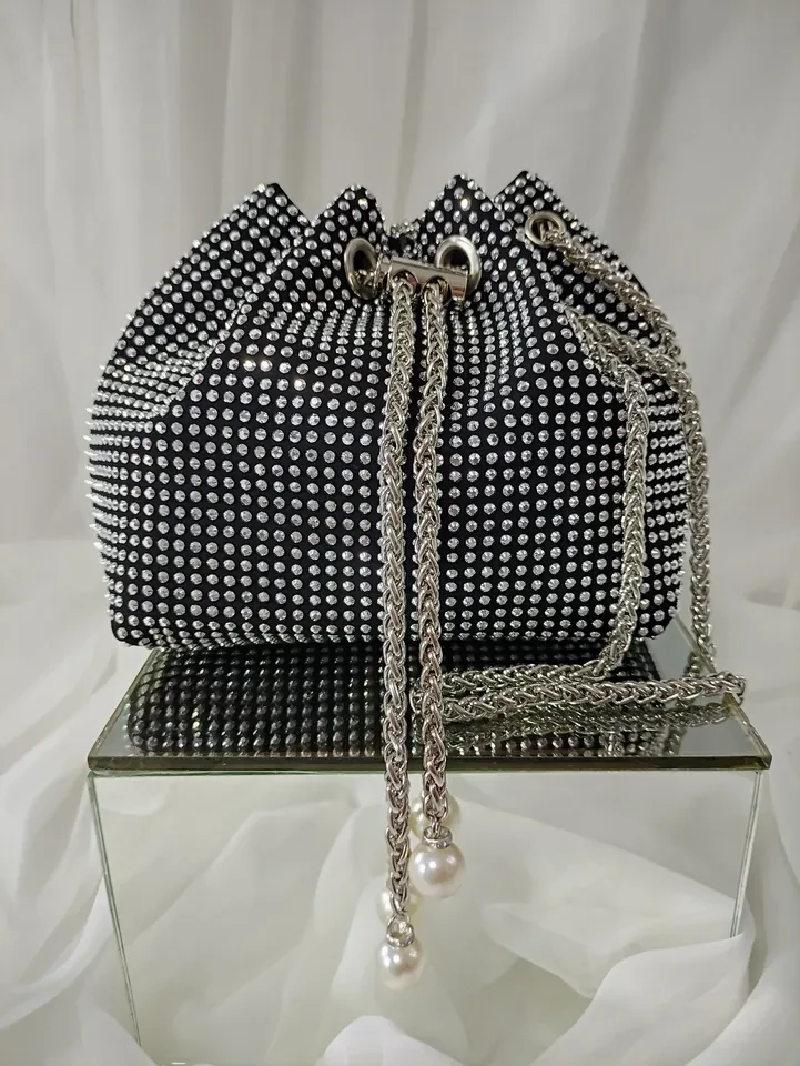 BOLSA FESTA PRETA COM STRASS E ALÇA EM CORRENTE - BOL 142 - 1