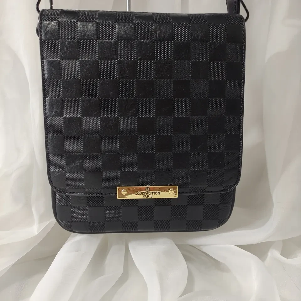 BOLSA TIRACOLO PRETA LOUIS VUITTON - BRL 101 - 1