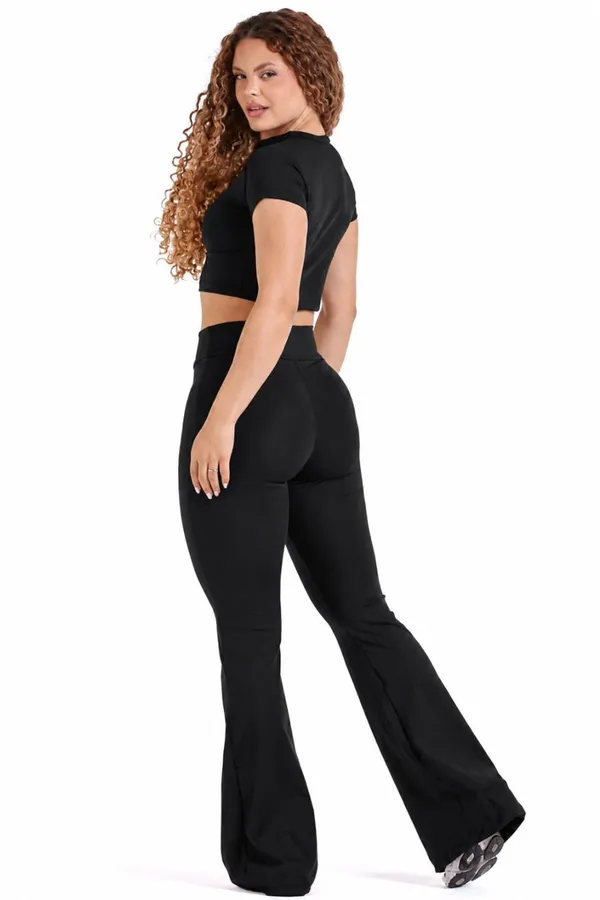 Conjunto Calça Flare e Cropped - Preto - imagem 2