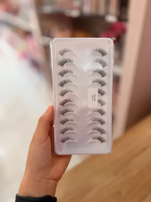 Caixa com 10 pares de cílios MOD de cantinho 