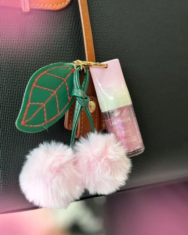 Lipgloss cherry com pompom  - 3