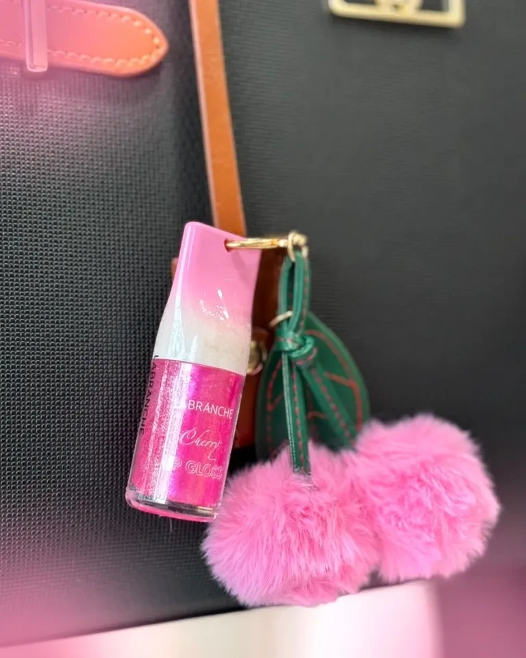 Lipgloss cherry com pompom  - 2