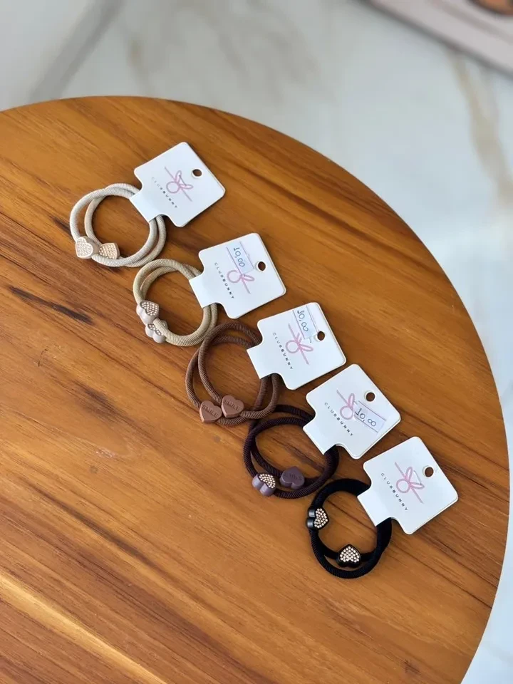 Kit com dois elásticos + joia coração ❤️  - 1