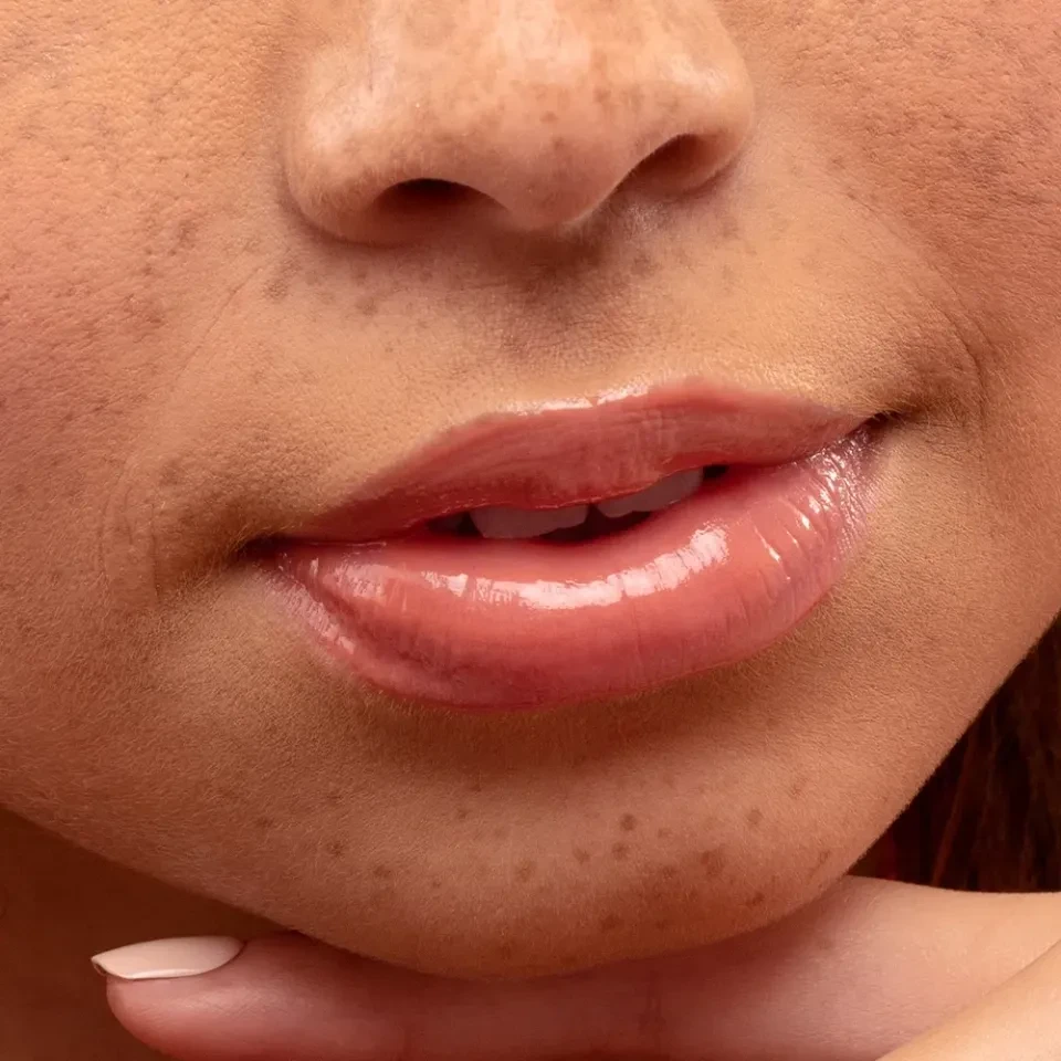 Gloss labial butter bomb - cor snatched  - 6