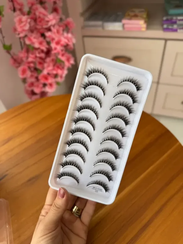 Caixa com 10 pares de cílios MOD 3D Mini Cat 