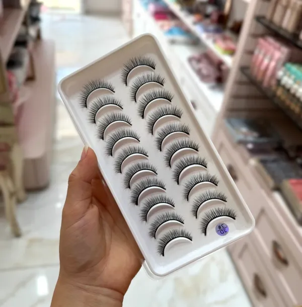 Caixa com 10 pares de cílios MOD 3 