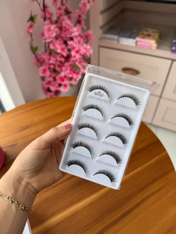 Caixa com 5 pares de cílios MOD 3D Mini Cat 