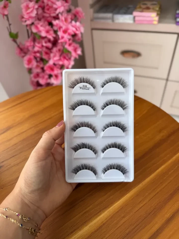 Caixa com 5 pares de cílios postiços MOD E08 Premium - 1