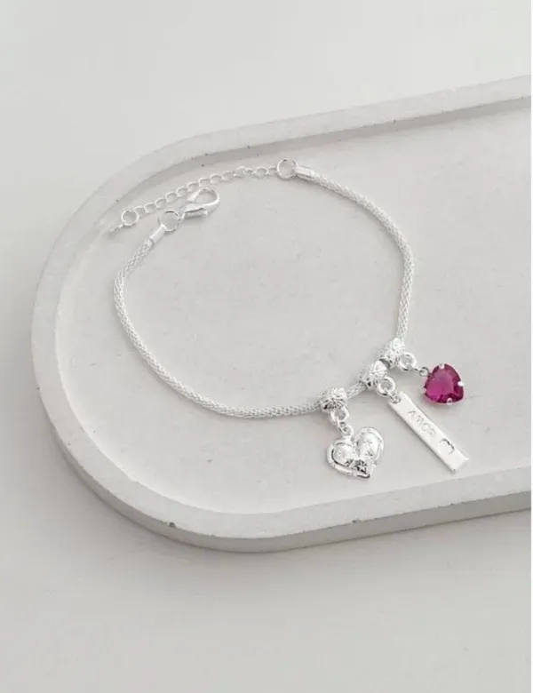 Pulseira com berloques - coração + pedrinha fucsia+ plaquinha amor