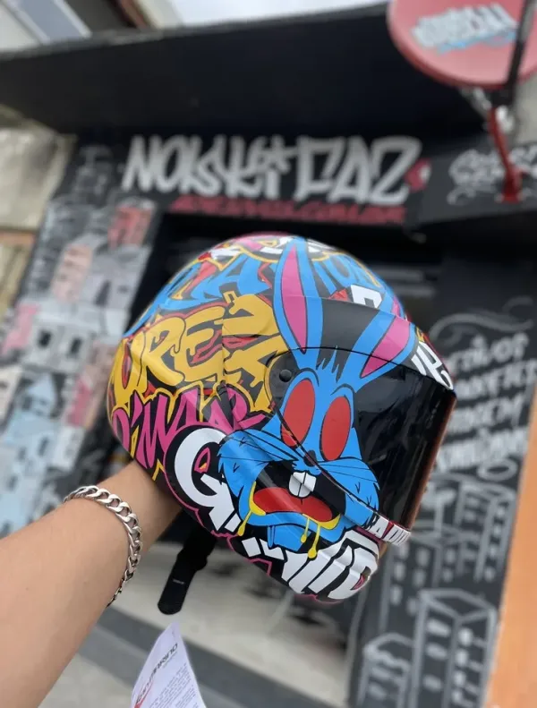Capacete San Marino adesivado (pernaloko babão)