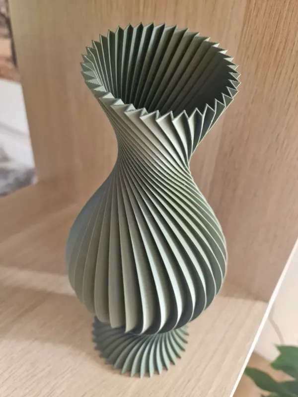 Vaso Decorativo Origami Twist – Design Escultórico Plissado - imagem 2